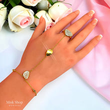 Organic pavé zircon hand chain with polished gold details on the hand