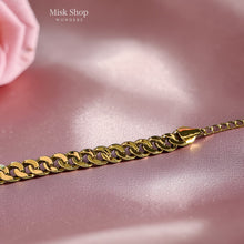 اسوارة جنزير عريض ذهب 18 كلاسيك من Misk Shop بتصميم جريء وأنيق