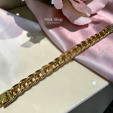 اسوارة جنزير عريض ذهب 18 كلاسيك من Misk Shop بتصميم جريء وأنيق