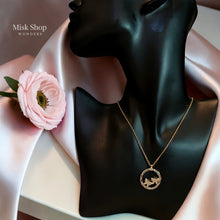 سنسال فراشتين داخل إطار دائري مرصع زركون مطلي ذهب عيار 21 من Misk Shop