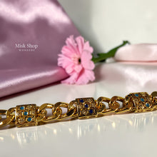 
اسوارة جنزير مطلية ذهب 21 قيراط مزينة بزيركون فيروزي وكحلي تصميم فاخر من Misk Shop