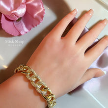 اسوارة جنزير عريضة مطلية ذهب 18 قيراط مرصعة زيركون تصميم فخم من Misk Shop