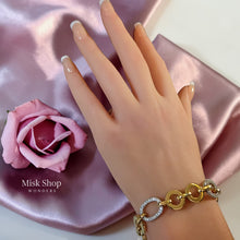 
اسوارة حلقات ذهب مع زيركون فضي بتصميم مزدوج قابلة للتعديل من Misk Shop