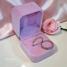 Elegant silver wedding ring with white gold plating and high clarity zircon stones by Misk Shop Jordan.