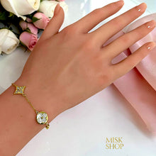 Gold-plated floral zircon chain bracelet worn on the wrist