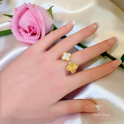 خاتم مستوحى من Van Cleef بتصميم زهرتين، فري سايز، مطلي بالذهب عيار 18 ومرصع بأحجار الزيركون عالية الشفافية من Misk Shop.