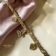 اسوارة جنزير عريضة مع قلوب وفراشة متحركة مطلية ذهب عيار 21 من Misk Shop