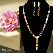 
طقم طويل فاخر مستوحى من ميسيكا مرصع بالزيركون من Misk Shop
