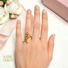 Pearl fan ring close-up in gold finish