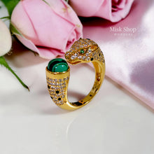 خاتم تايغر مطلي بالذهب مرصع بالزيركون مع صدف طبيعي أخضر بتصميم فاخر من Misk Shop.