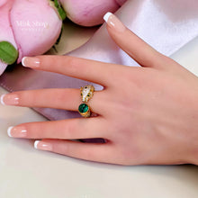 خاتم تايغر مطلي بالذهب مرصع بالزيركون مع صدف طبيعي أخضر بتصميم فاخر من Misk Shop.