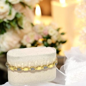اسوارة ناعمة مزينة بأحجار الزركون