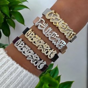 سوار عريض مع تشارمز