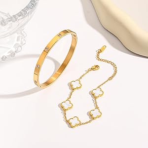 اساور مطلية بالذهب